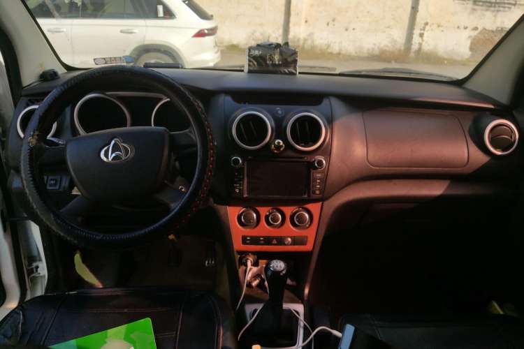 Used CHANGAN OSHAN Ounuo S 2014 1.5L Base Version Center Console