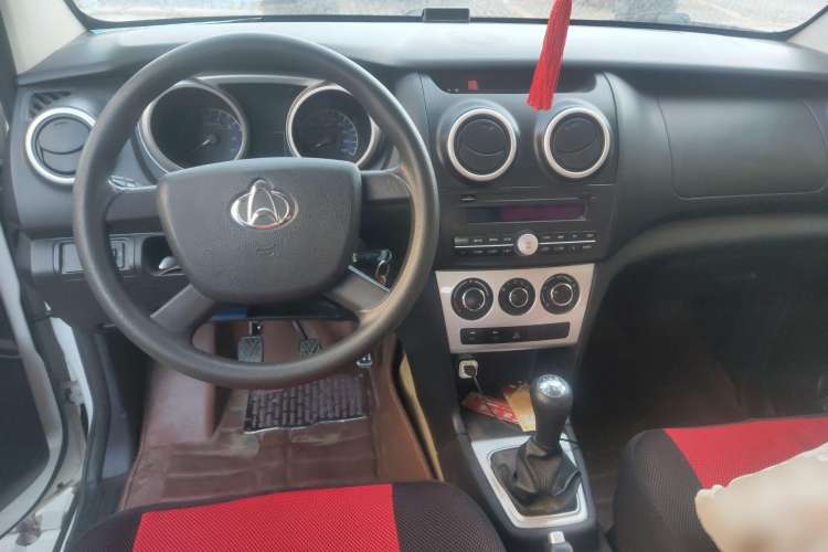 Used CHANGAN OSHAN Ounuo S 2014 1.5L Base Version Center Console