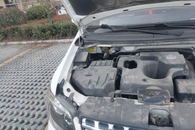 Used CHANGAN OSHAN Ounuo S 2014 1.5L Base Version Engine Bay Right