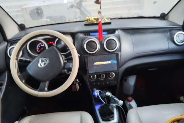 Used CHANGAN OSHAN Ounuo S 2015 1.5L Jin Ouno Elite Model Center Console