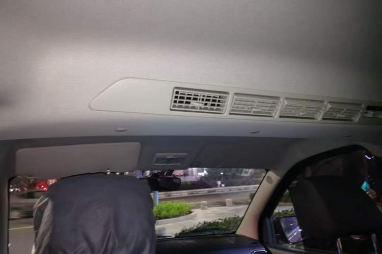 Used CHANGAN OSHAN Ounuo S 2023 1.5L Deluxe Edition Dual-Steaming Air-Conditioned Passenger Van JL473QG 7 Seats Headliner