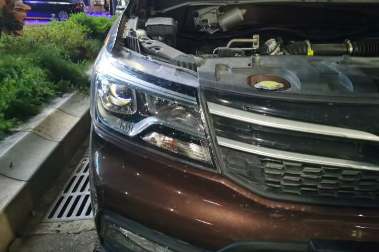 Used CHANGAN OSHAN Ounuo S 2023 1.5L Deluxe Edition Dual-Steaming Air-Conditioned Passenger Van JL473QG 7 Seats Right Front Headlight