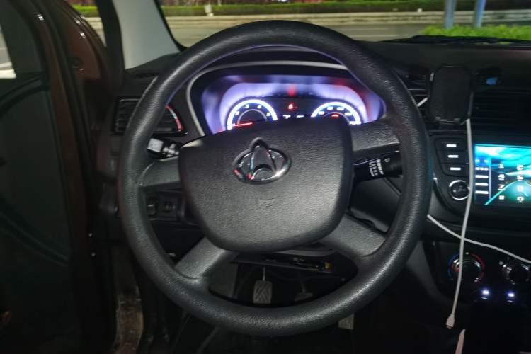 Used CHANGAN OSHAN Ounuo S 2023 1.5L Deluxe Edition Dual-Steaming Air-Conditioned Passenger Van JL473QG 7 Seats Steering Wheel