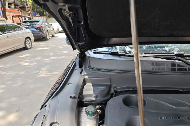 Used CHANGAN OSHAN X5 2021 1.5T DCT Prestige Edition Engine Bay Right