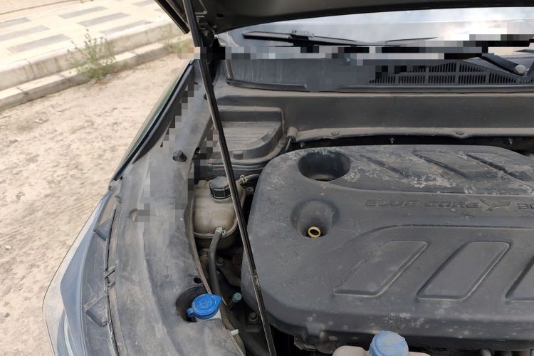 Used CHANGAN OSHAN X5 2021 1.6L CVT Luxury Model Engine Bay Right