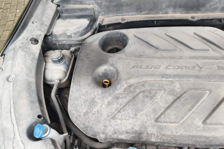 Used CHANGAN OSHAN X5 2021 1.5T DCT Luxury Edition Engine Bay Right