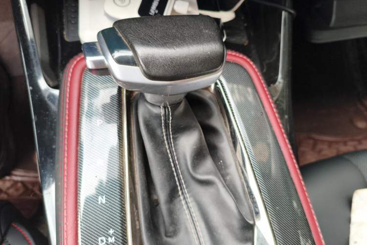 Used CHANGAN OSHAN X5 2021 1.5T DCT Luxury Edition Gear Lever