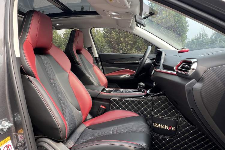 Used CHANGAN OSHAN X5 2021 1.5T DCT Prestige Edition Interior 4