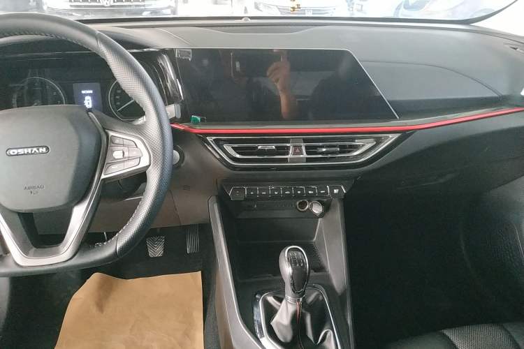 Used CHANGAN OSHAN X5 2021 Revised Version 1.6L Manual Luxury Edition Audio And AC Panel