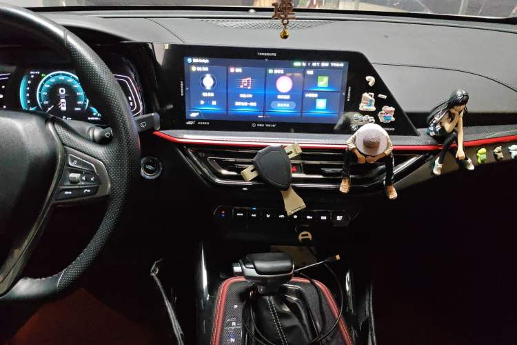 Used CHANGAN OSHAN X5 2021 1.5T DCT Prestige Edition Audio And AC Panel