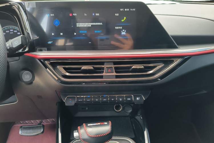 Used CHANGAN OSHAN X5 2021 Revised Version 1.5T DCT Luxury Edition Audio And AC Panel