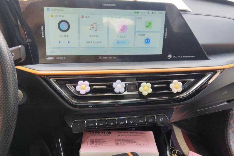 Used CHANGAN OSHAN X5 2021 1.5T DCT Prestige Edition Audio And AC Panel