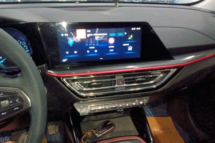 Used CHANGAN OSHAN X5 2021 1.5T DCT Luxury Edition Audio And AC Panel