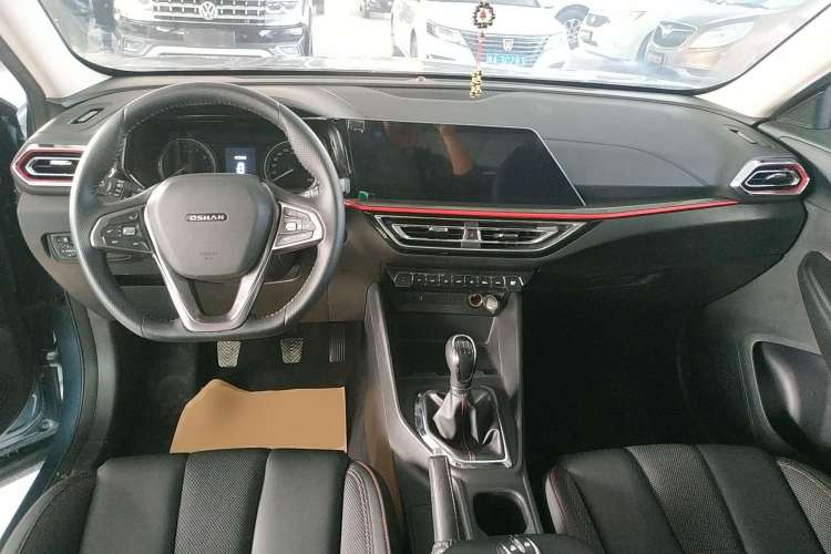 Used CHANGAN OSHAN X5 2021 Revised Version 1.6L Manual Luxury Edition Center Console