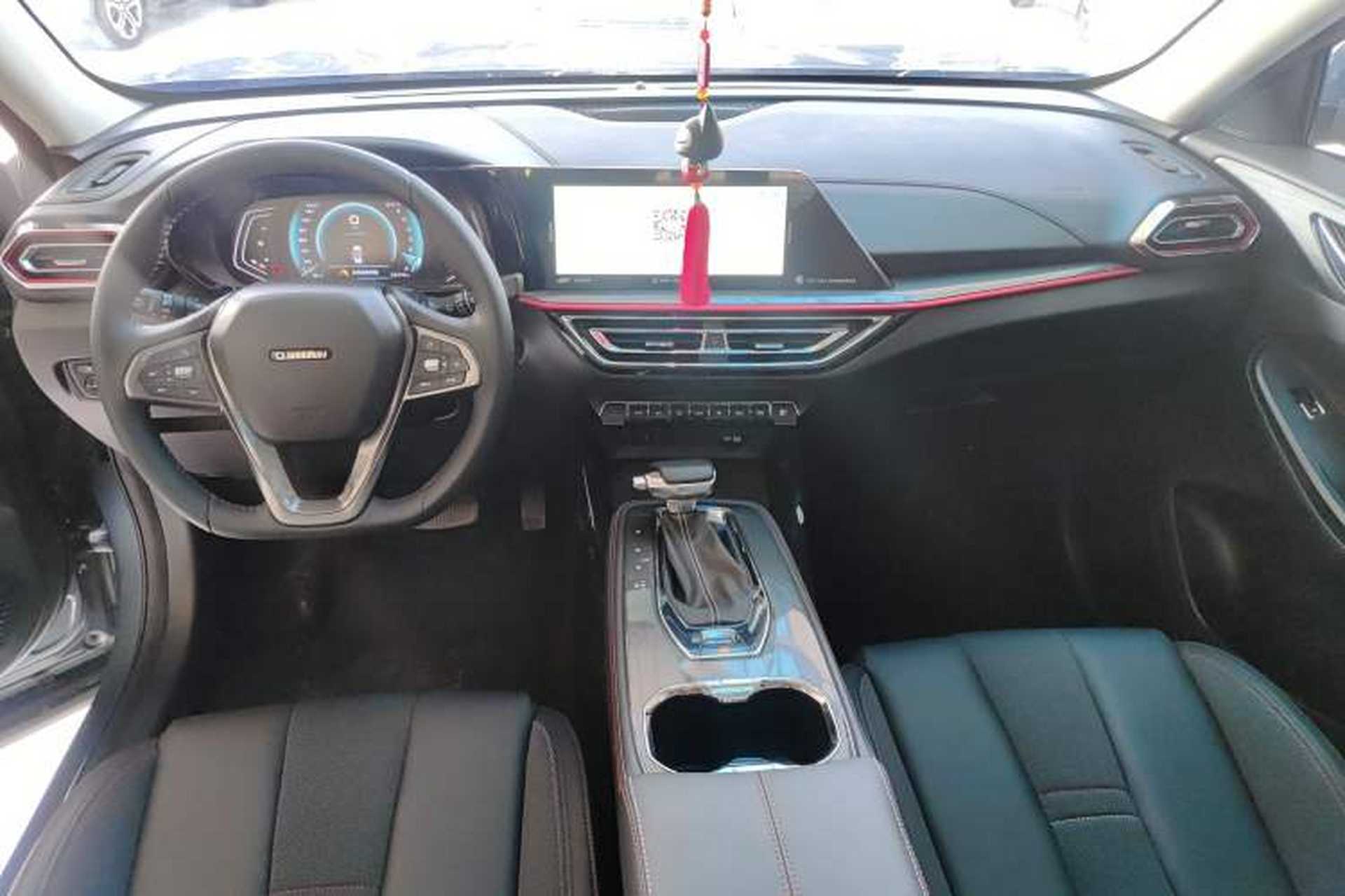 Used CHANGAN OSHAN X5 2021 1.6L CVT Luxury Model Center Console