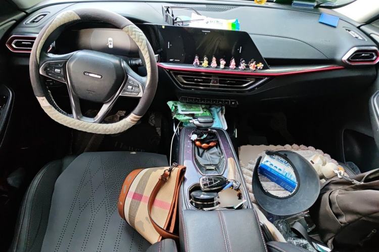 Used CHANGAN OSHAN X5 2021 1.6L CVT Luxury Model Center Console
