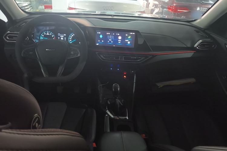 Used CHANGAN OSHAN X5 2021 Revised Version 1.6L Manual Luxury Edition Center Console
