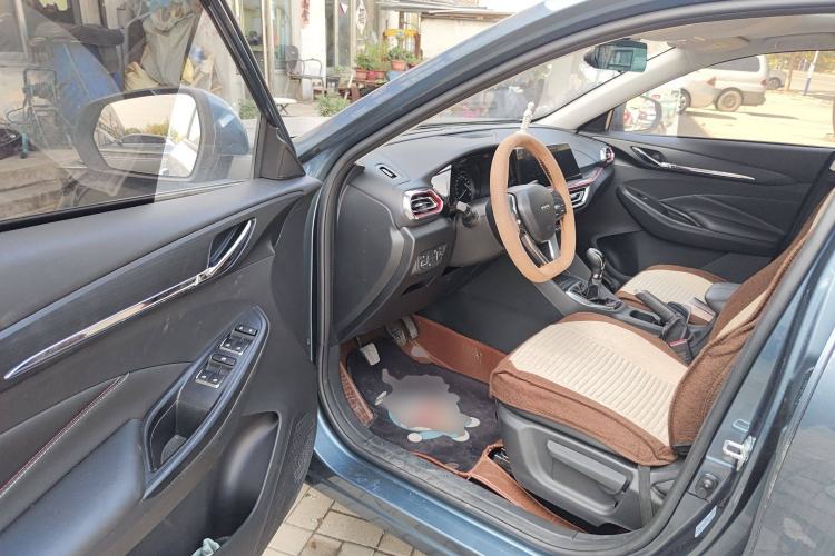 Used CHANGAN OSHAN X5 2021 Revised Version 1.6L Manual Luxury Edition Driver Seat