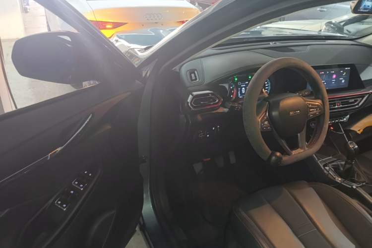 Used CHANGAN OSHAN X5 2021 Revised Version 1.6L Manual Luxury Edition Driver Seat