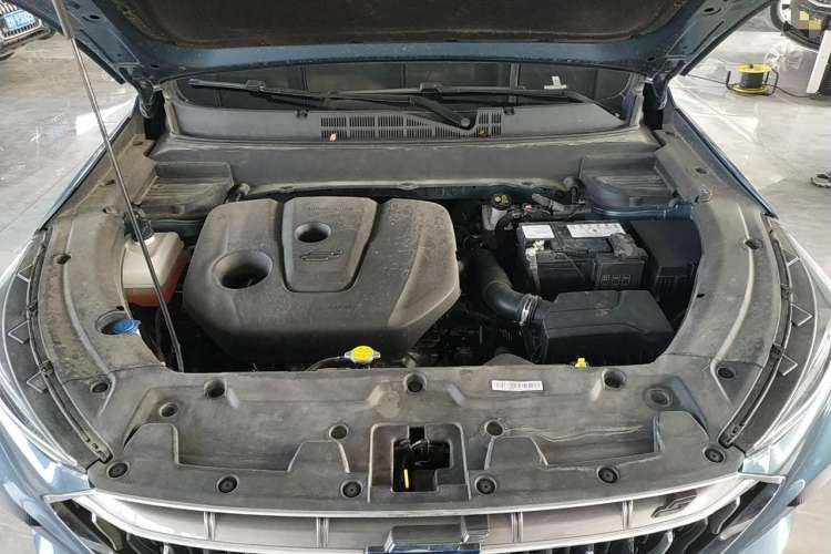Used CHANGAN OSHAN X5 2021 Revised Version 1.6L Manual Luxury Edition Engine Bay