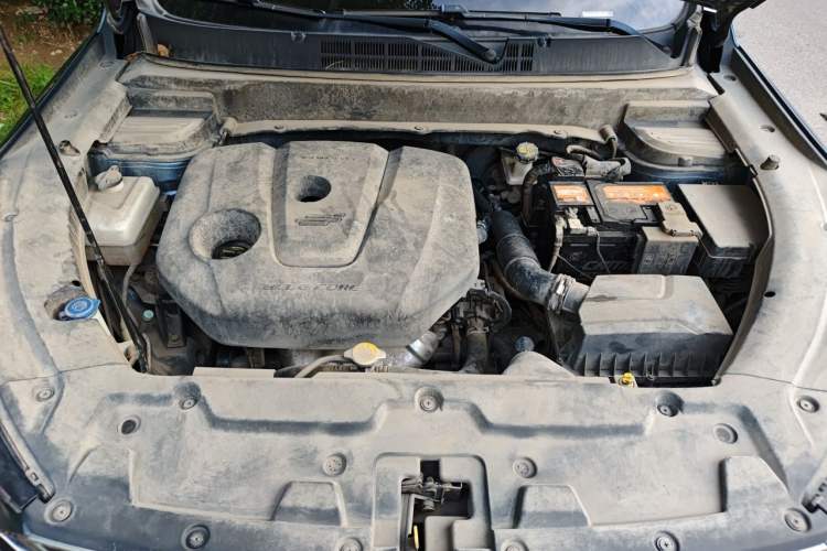 Used CHANGAN OSHAN X5 2021 1.6L CVT Luxury Model Engine Bay