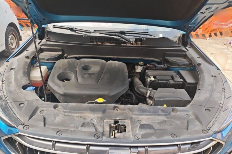 Used CHANGAN OSHAN X5 2021 1.6L CVT Luxury Model Engine Bay