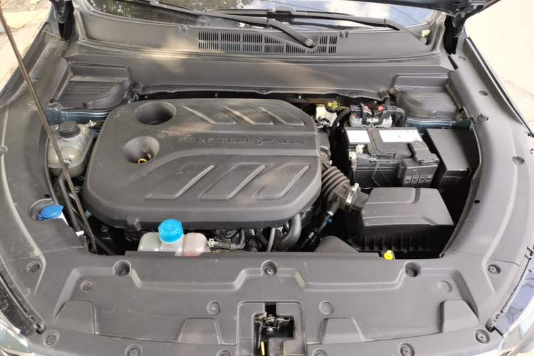 Used CHANGAN OSHAN X5 2021 1.5T DCT Luxury Edition Engine Bay