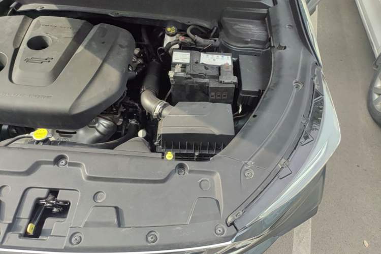 Used CHANGAN OSHAN X5 2021 1.6L CVT Luxury Model Engine Bay Left