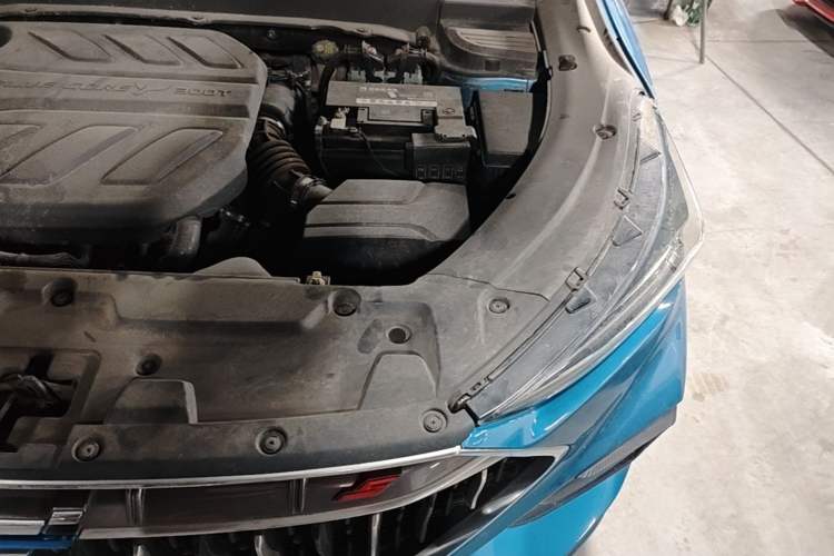 Used CHANGAN OSHAN X5 2021 1.5T DCT Luxury Edition Engine Bay Left