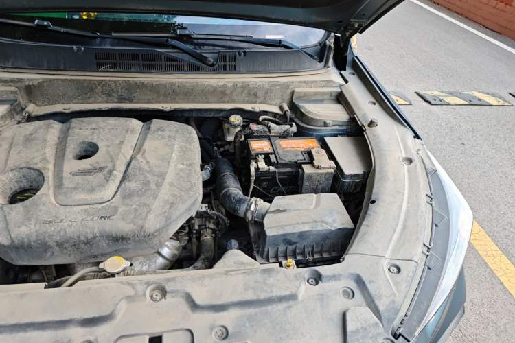 Used CHANGAN OSHAN X5 2021 1.6L CVT Luxury Model Engine Bay Left