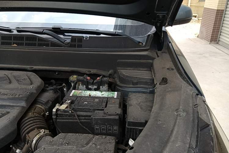 Used CHANGAN OSHAN X5 2021 1.5T DCT Luxury Edition Engine Bay Left