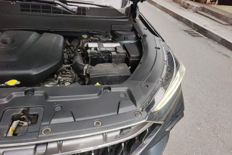 Used CHANGAN OSHAN X5 2021 1.6L CVT Flagship Model Engine Bay Left