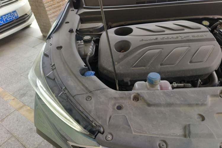 Used CHANGAN OSHAN X5 2021 1.5T DCT Prestige Edition Engine Bay Right
