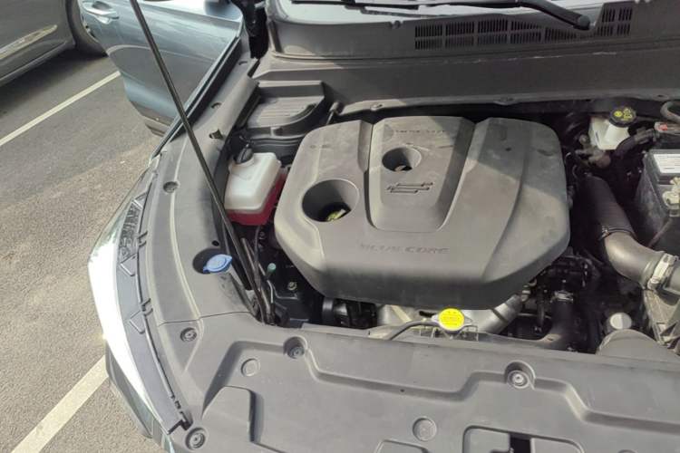 Used CHANGAN OSHAN X5 2021 1.6L CVT Luxury Model Engine Bay Right