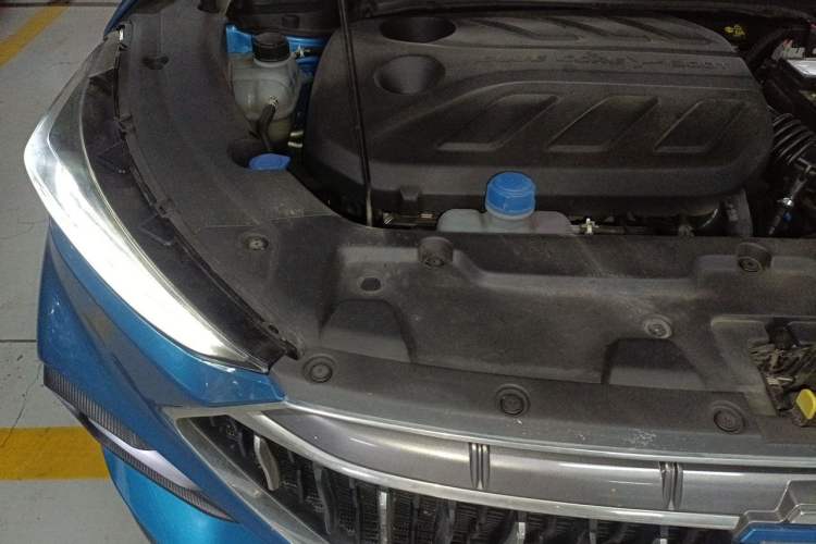 Used CHANGAN OSHAN X5 2021 1.5T DCT Prestige Edition Engine Bay Right