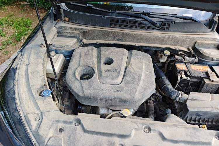 Used CHANGAN OSHAN X5 2021 1.6L CVT Luxury Model Engine Bay Right