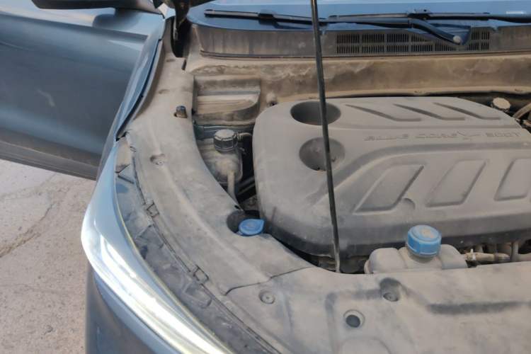 Used CHANGAN OSHAN X5 2021 1.5T DCT Prestige Edition Engine Bay Right