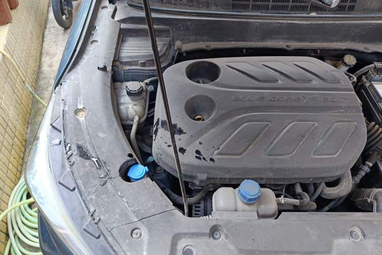 Used CHANGAN OSHAN X5 2021 1.5T DCT Prestige Edition Engine Bay Right