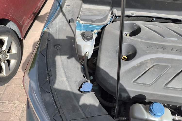Used CHANGAN OSHAN X5 2021 1.5T DCT Prestige Edition Engine Bay Right
