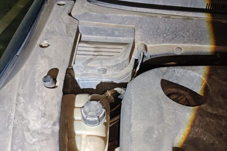 Used CHANGAN OSHAN X5 2021 1.5T DCT Prestige Edition Engine Bay Right