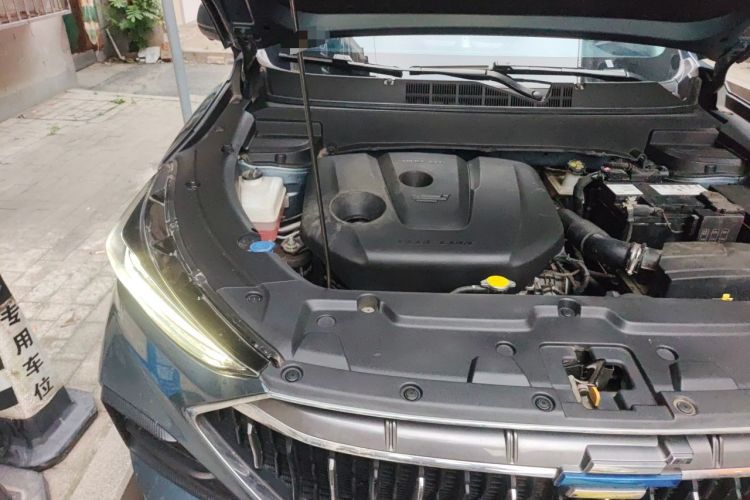 Used CHANGAN OSHAN X5 2021 1.6L CVT Flagship Model Engine Bay Right