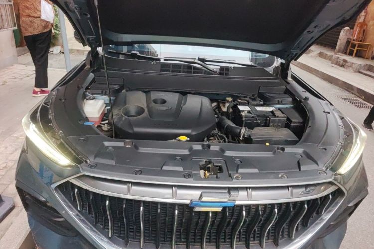 Used CHANGAN OSHAN X5 2021 1.6L CVT Flagship Model Engine Bay