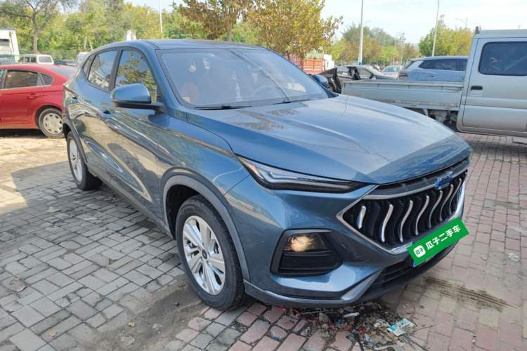 Used CHANGAN OSHAN X5 2021 Revised Version 1.6L Manual Luxury Edition Front Right 45 Deg