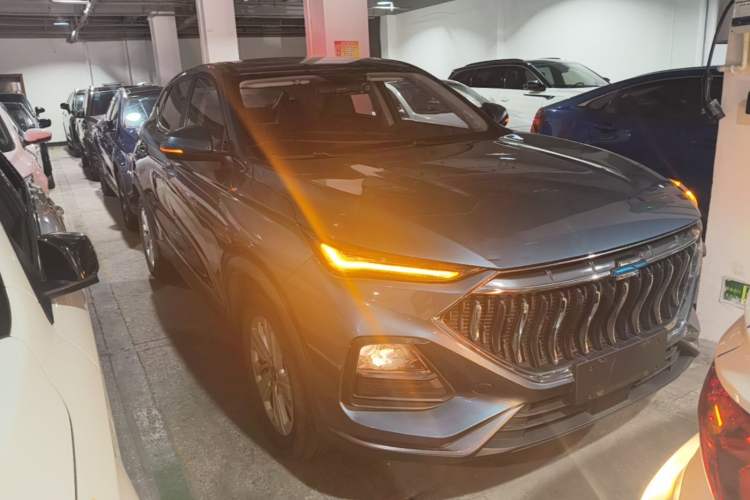 Used CHANGAN OSHAN X5 2021 Revised Version 1.6L Manual Luxury Edition Front Right 45 Deg