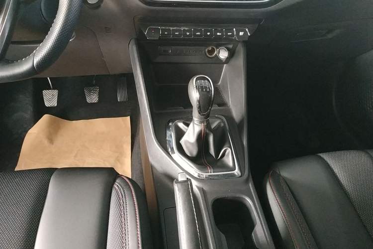 Used CHANGAN OSHAN X5 2021 Revised Version 1.6L Manual Luxury Edition Gear Lever