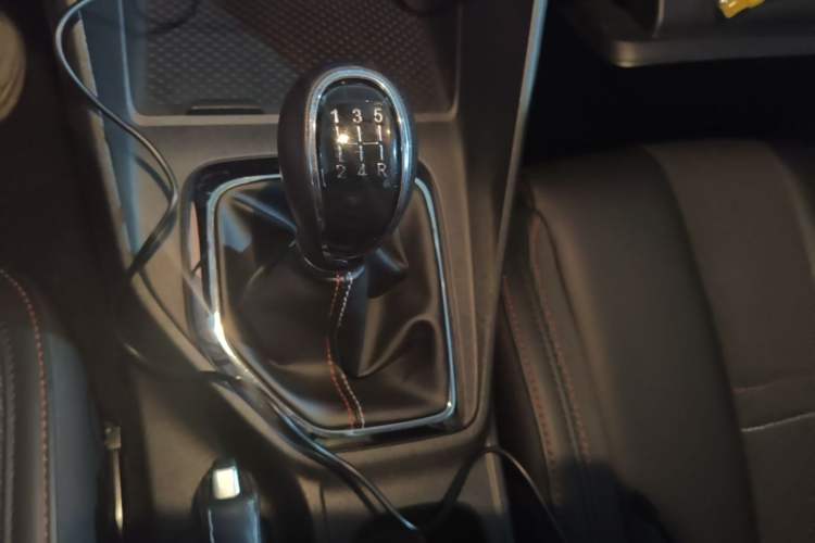 Used CHANGAN OSHAN X5 2021 Revised Version 1.6L Manual Luxury Edition Gear Lever