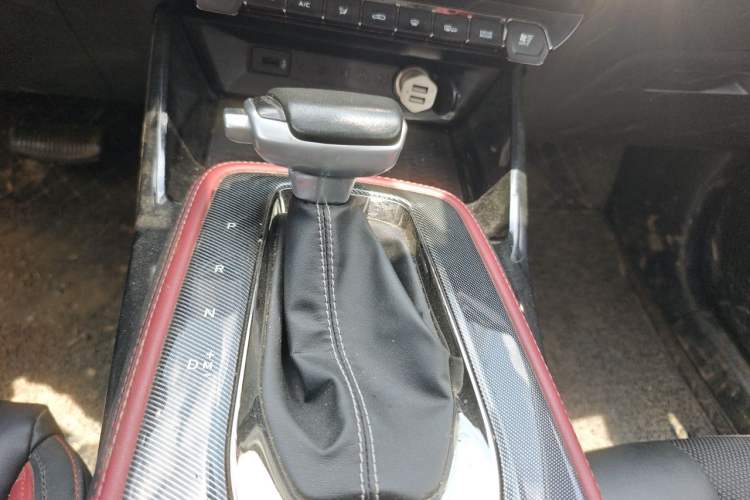 Used CHANGAN OSHAN X5 2021 Revised Version 1.5T DCT Luxury Edition Gear Lever