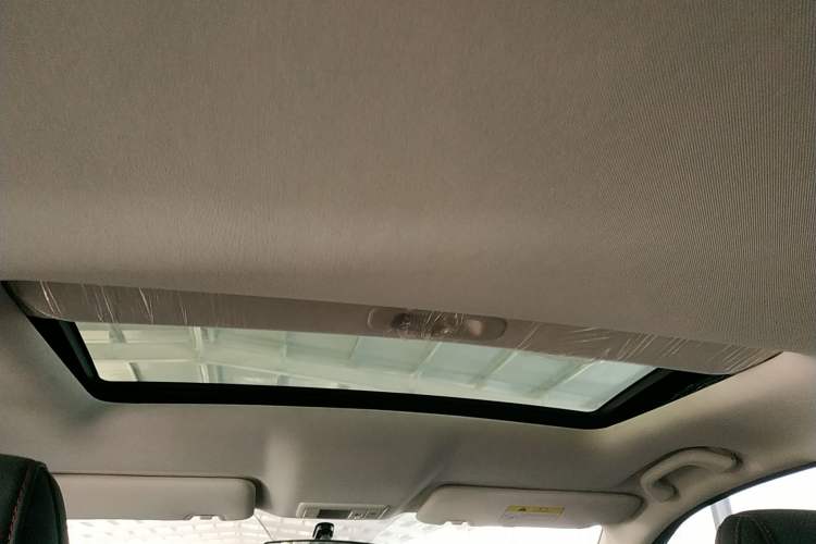 Used CHANGAN OSHAN X5 2021 Revised Version 1.6L Manual Luxury Edition Headliner