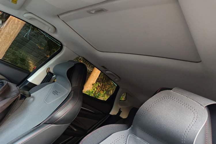 Used CHANGAN OSHAN X5 2021 1.6L CVT Luxury Model Headliner