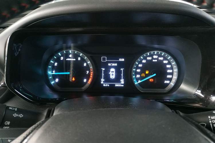 Used CHANGAN OSHAN X5 2021 Revised Version 1.6L Manual Luxury Edition Instrument Cluster